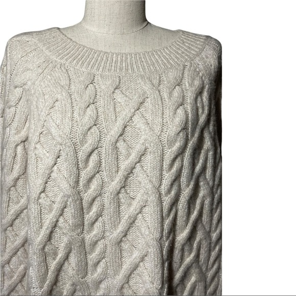 Vince ivory long sleeve chunky cable knit sweater. L - Picture 4 of 7